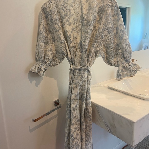 Nothing Fits But Blue Toile Robe Small - Picture 8 of 8